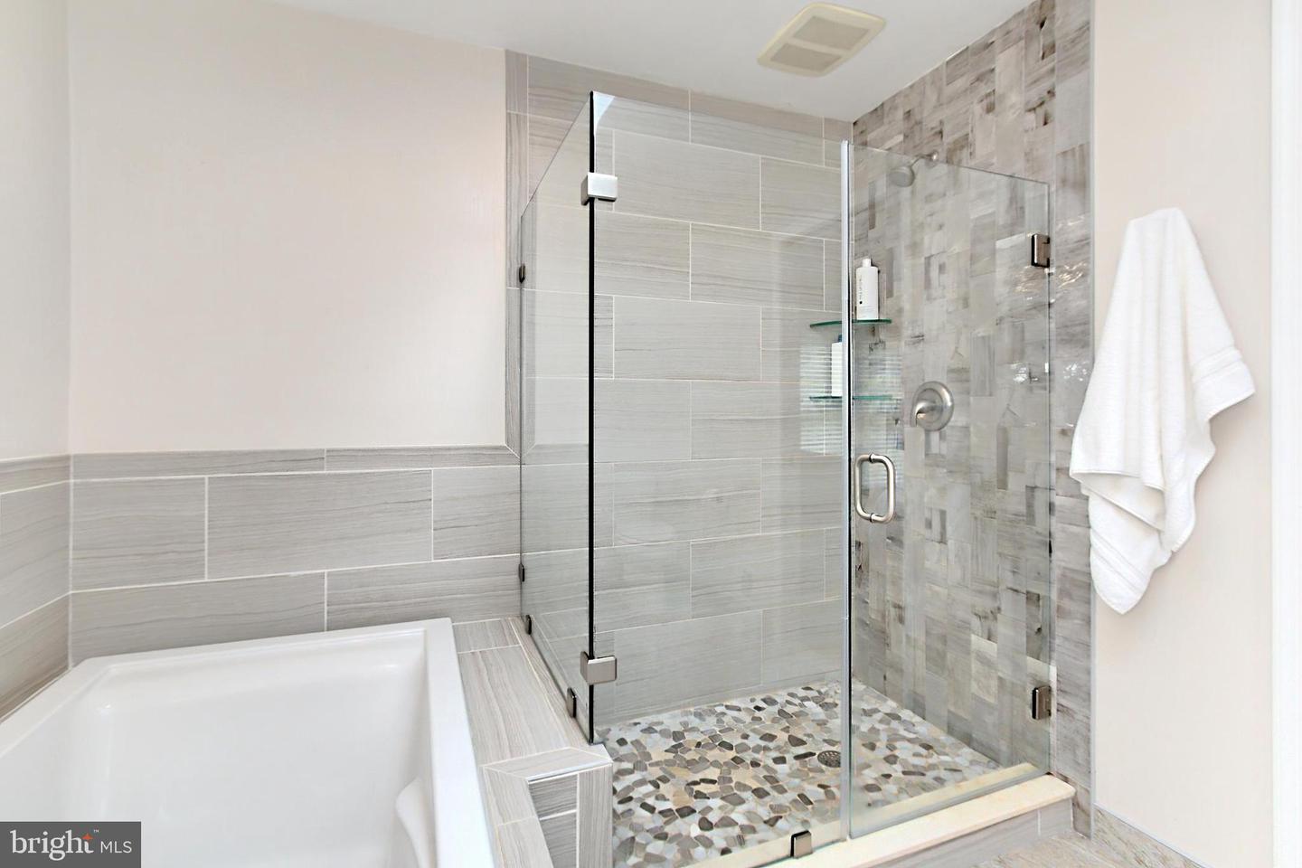 7224 OLDE LANTERN WAY, SPRINGFIELD, Virginia 22152, 3 Bedrooms Bedrooms, ,3 BathroomsBathrooms,Residential,For sale,7224 OLDE LANTERN WAY,VAFX2240292 MLS # VAFX2240292