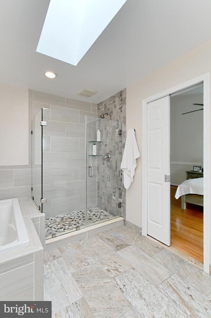 7224 OLDE LANTERN WAY, SPRINGFIELD, Virginia 22152, 3 Bedrooms Bedrooms, ,3 BathroomsBathrooms,Residential,For sale,7224 OLDE LANTERN WAY,VAFX2240292 MLS # VAFX2240292