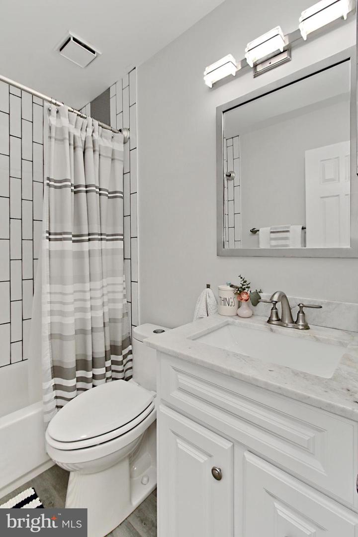 7224 OLDE LANTERN WAY, SPRINGFIELD, Virginia 22152, 3 Bedrooms Bedrooms, ,3 BathroomsBathrooms,Residential,For sale,7224 OLDE LANTERN WAY,VAFX2240292 MLS # VAFX2240292