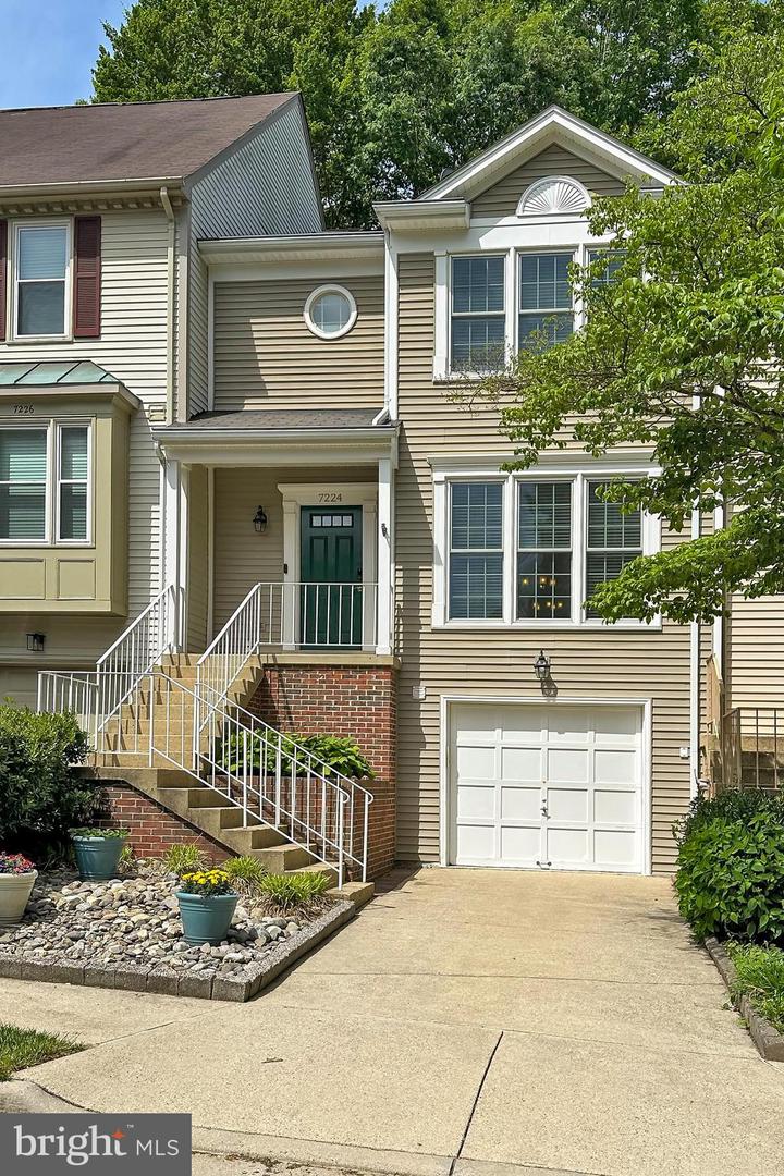 7224 OLDE LANTERN WAY, SPRINGFIELD, Virginia 22152, 3 Bedrooms Bedrooms, ,3 BathroomsBathrooms,Residential,For sale,7224 OLDE LANTERN WAY,VAFX2240292 MLS # VAFX2240292