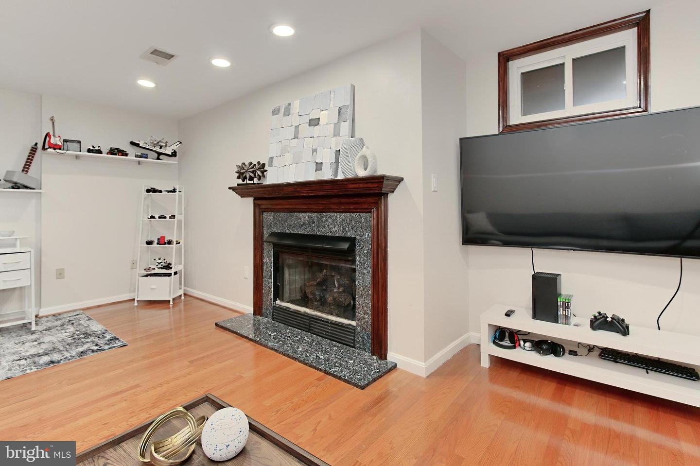 7224 OLDE LANTERN WAY, SPRINGFIELD, Virginia 22152, 3 Bedrooms Bedrooms, ,3 BathroomsBathrooms,Residential,For sale,7224 OLDE LANTERN WAY,VAFX2240292 MLS # VAFX2240292