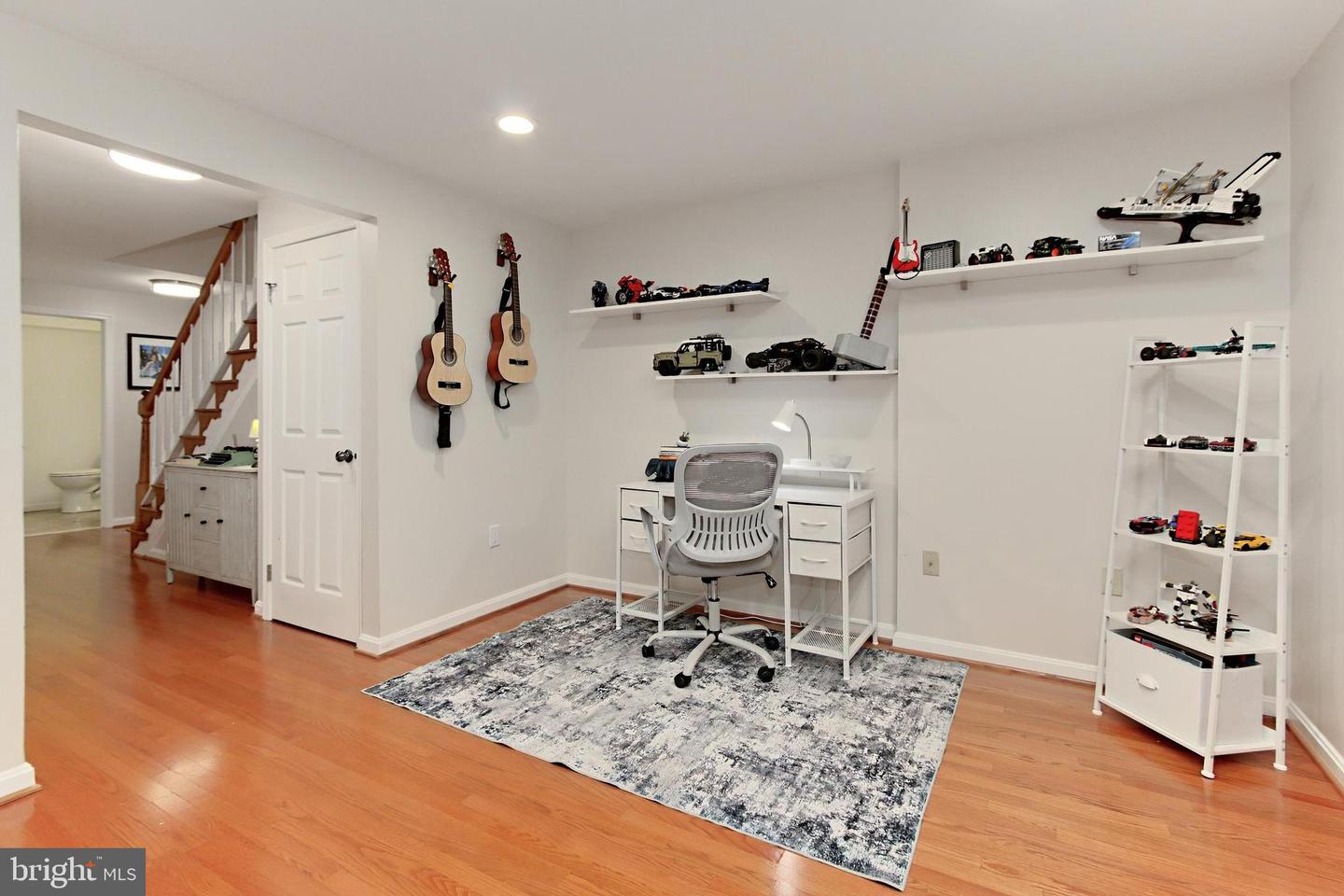 7224 OLDE LANTERN WAY, SPRINGFIELD, Virginia 22152, 3 Bedrooms Bedrooms, ,3 BathroomsBathrooms,Residential,For sale,7224 OLDE LANTERN WAY,VAFX2240292 MLS # VAFX2240292
