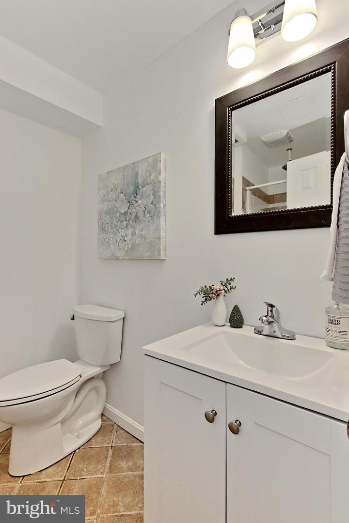 7224 OLDE LANTERN WAY, SPRINGFIELD, Virginia 22152, 3 Bedrooms Bedrooms, ,3 BathroomsBathrooms,Residential,For sale,7224 OLDE LANTERN WAY,VAFX2240292 MLS # VAFX2240292