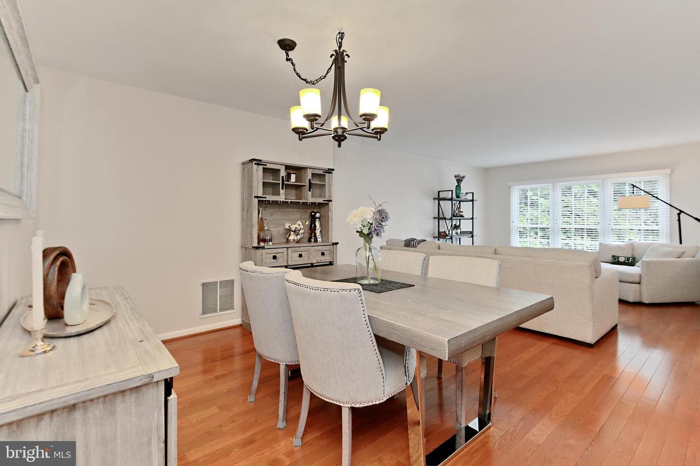 7224 OLDE LANTERN WAY, SPRINGFIELD, Virginia 22152, 3 Bedrooms Bedrooms, ,3 BathroomsBathrooms,Residential,For sale,7224 OLDE LANTERN WAY,VAFX2240292 MLS # VAFX2240292