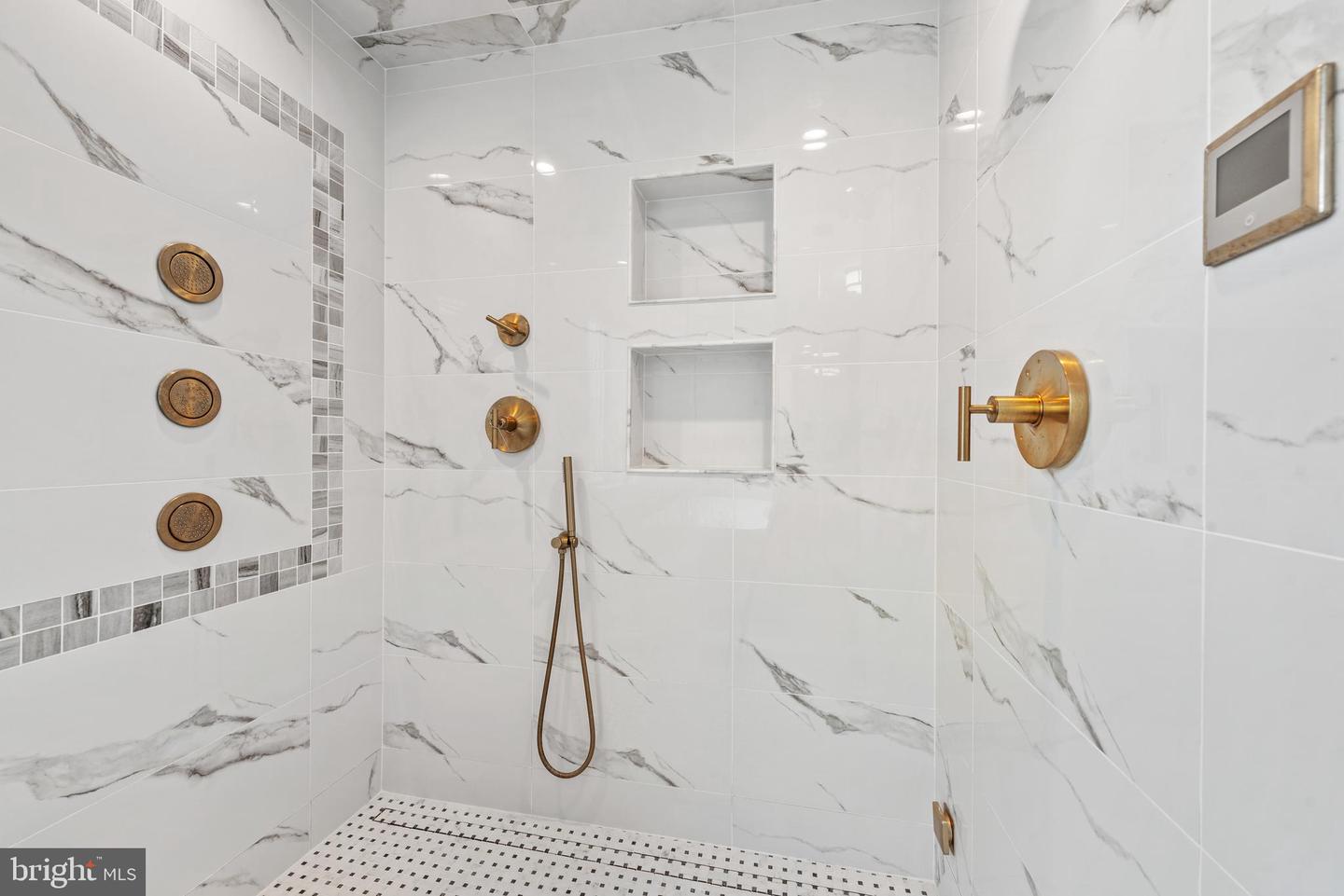 7003 CHURCHILL RD, MCLEAN, Virginia 22101, 7 Bedrooms Bedrooms, ,6 BathroomsBathrooms,Residential,For sale,7003 CHURCHILL RD,VAFX2240334 MLS # VAFX2240334