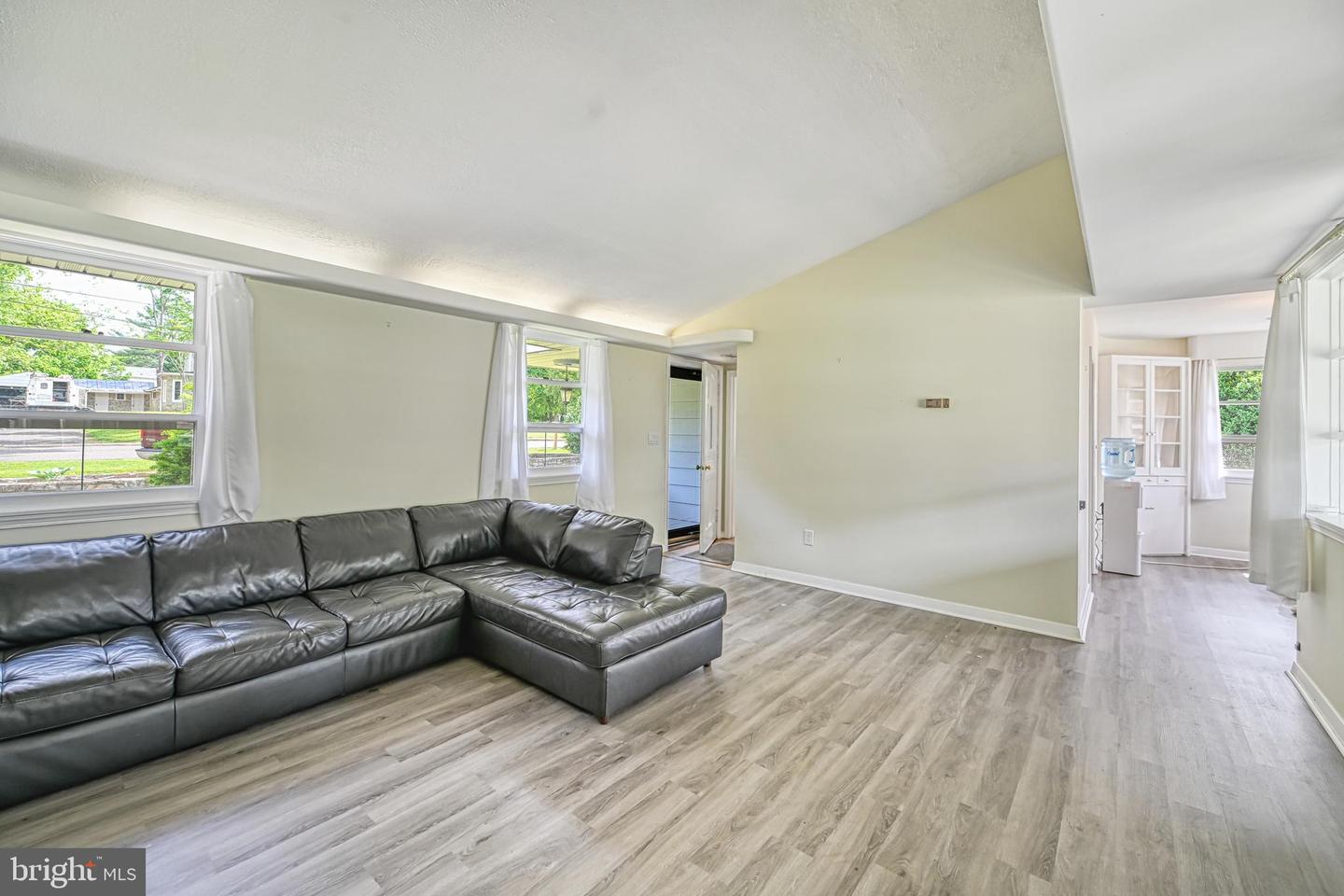 102 E WASHINGTON ST, REMINGTON, Virginia 22734, 2 Bedrooms Bedrooms, ,1 BathroomBathrooms,Residential,For sale,102 E WASHINGTON ST,VAFQ2016586 MLS # VAFQ2016586
