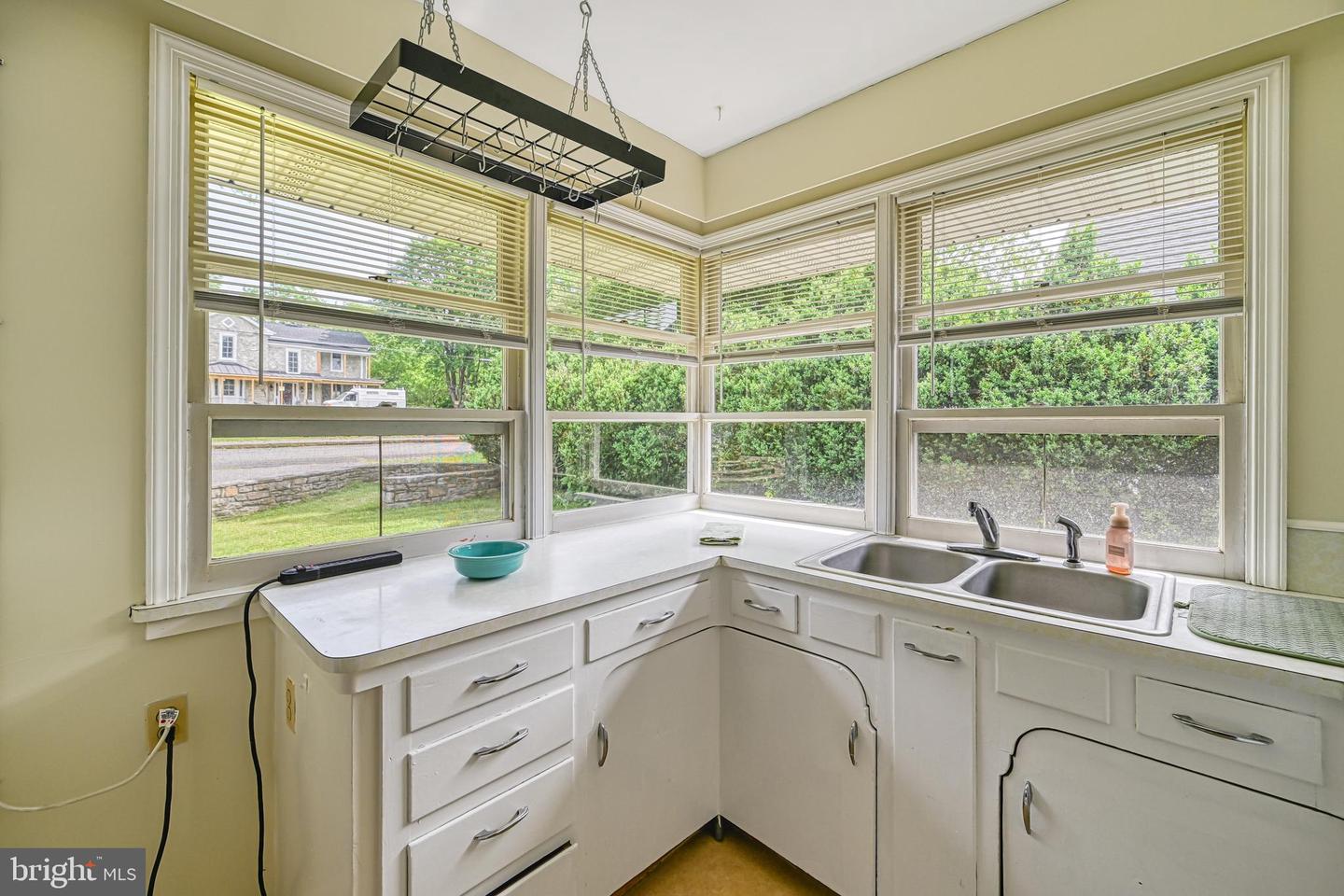 102 E WASHINGTON ST, REMINGTON, Virginia 22734, 2 Bedrooms Bedrooms, ,1 BathroomBathrooms,Residential,For sale,102 E WASHINGTON ST,VAFQ2016586 MLS # VAFQ2016586