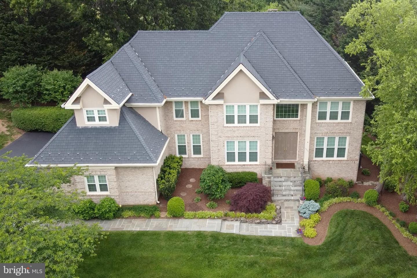 12308 COUNTRY RIDGE LN, FAIRFAX, Virginia 22033, 5 Bedrooms Bedrooms, ,4 BathroomsBathrooms,Residential,For sale,12308 COUNTRY RIDGE LN,VAFX2240376 MLS # VAFX2240376