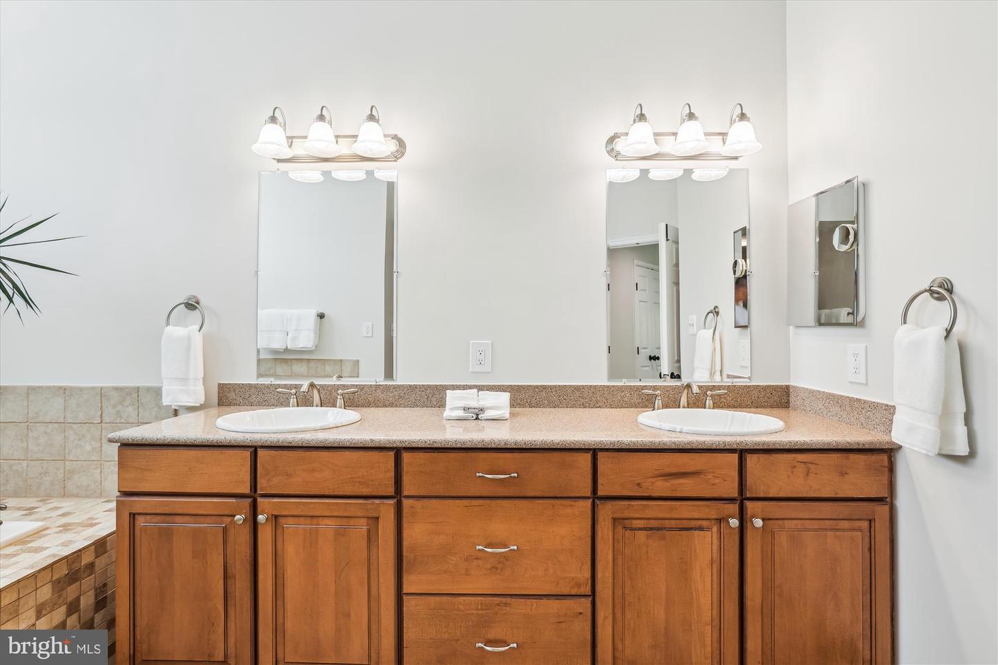 12308 COUNTRY RIDGE LN, FAIRFAX, Virginia 22033, 5 Bedrooms Bedrooms, ,4 BathroomsBathrooms,Residential,For sale,12308 COUNTRY RIDGE LN,VAFX2240376 MLS # VAFX2240376