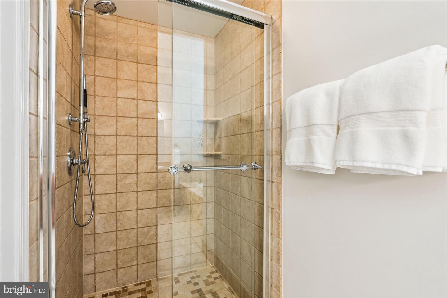 12308 COUNTRY RIDGE LN, FAIRFAX, Virginia 22033, 5 Bedrooms Bedrooms, ,4 BathroomsBathrooms,Residential,For sale,12308 COUNTRY RIDGE LN,VAFX2240376 MLS # VAFX2240376