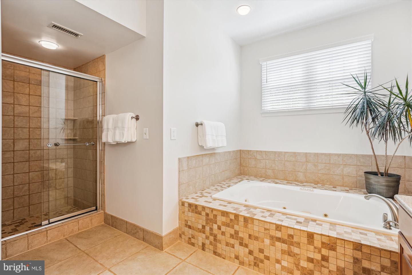 12308 COUNTRY RIDGE LN, FAIRFAX, Virginia 22033, 5 Bedrooms Bedrooms, ,4 BathroomsBathrooms,Residential,For sale,12308 COUNTRY RIDGE LN,VAFX2240376 MLS # VAFX2240376