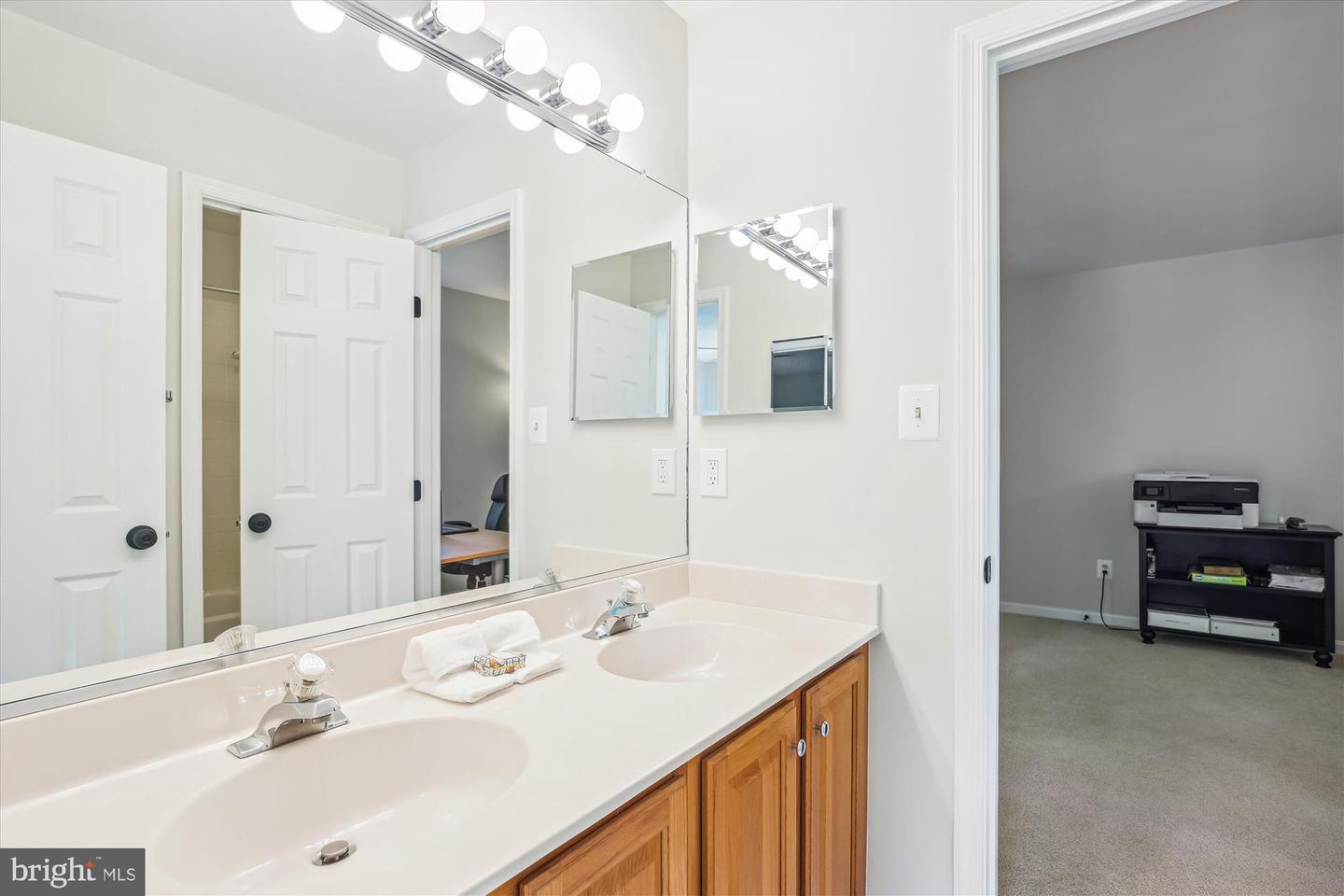 12308 COUNTRY RIDGE LN, FAIRFAX, Virginia 22033, 5 Bedrooms Bedrooms, ,4 BathroomsBathrooms,Residential,For sale,12308 COUNTRY RIDGE LN,VAFX2240376 MLS # VAFX2240376