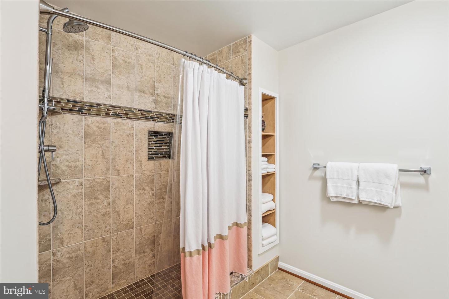 12308 COUNTRY RIDGE LN, FAIRFAX, Virginia 22033, 5 Bedrooms Bedrooms, ,4 BathroomsBathrooms,Residential,For sale,12308 COUNTRY RIDGE LN,VAFX2240376 MLS # VAFX2240376