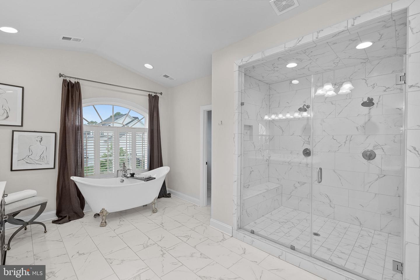 16024 WATERFORD CREST PL, PAEONIAN SPRINGS, Virginia 20129, 7 Bedrooms Bedrooms, ,6 BathroomsBathrooms,Residential,For sale,16024 WATERFORD CREST PL,VALO2096224 MLS # VALO2096224