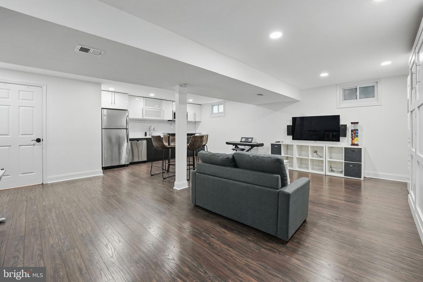 8134 VIOLA ST, SPRINGFIELD, Virginia 22152, 4 Bedrooms Bedrooms, ,3 BathroomsBathrooms,Residential,For sale,8134 VIOLA ST,VAFX2240408 MLS # VAFX2240408