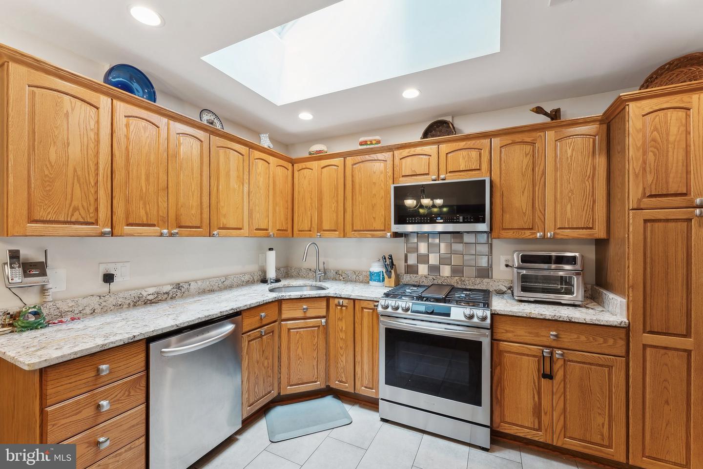 6554 GLADEVIEW CT, BURKE, Virginia 22015, 4 Bedrooms Bedrooms, ,2 BathroomsBathrooms,Residential,For sale,6554 GLADEVIEW CT,VAFX2240448 MLS # VAFX2240448