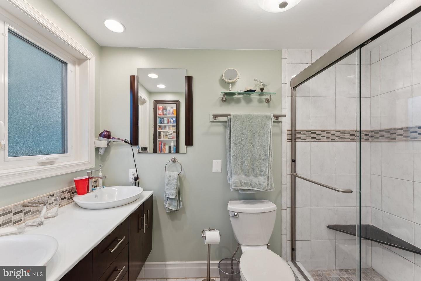 6554 GLADEVIEW CT, BURKE, Virginia 22015, 4 Bedrooms Bedrooms, ,2 BathroomsBathrooms,Residential,For sale,6554 GLADEVIEW CT,VAFX2240448 MLS # VAFX2240448