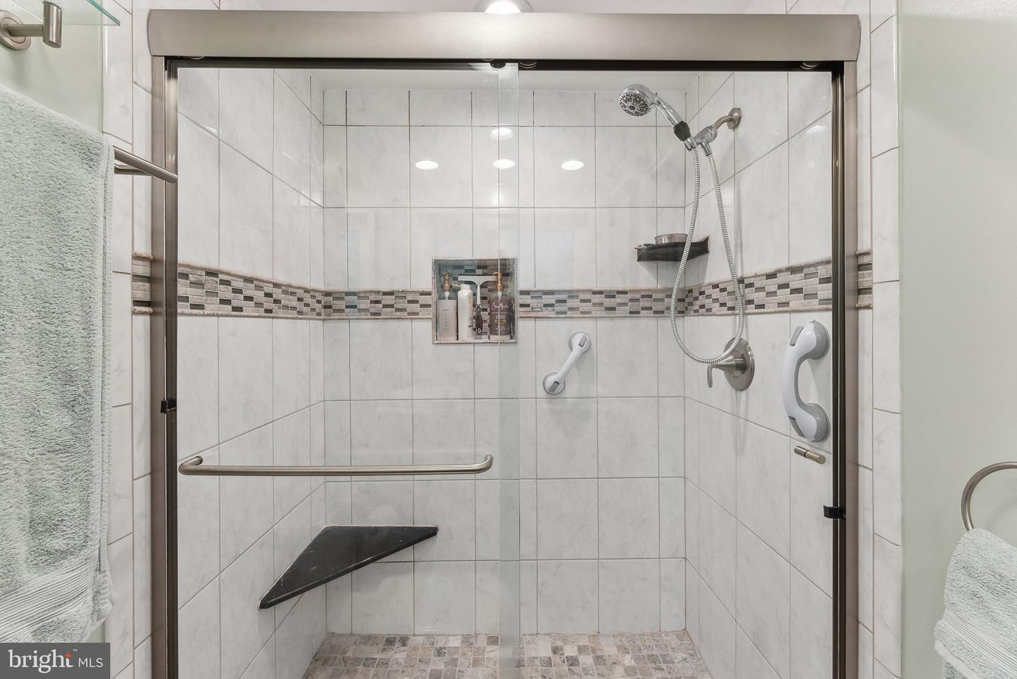 6554 GLADEVIEW CT, BURKE, Virginia 22015, 4 Bedrooms Bedrooms, ,2 BathroomsBathrooms,Residential,For sale,6554 GLADEVIEW CT,VAFX2240448 MLS # VAFX2240448