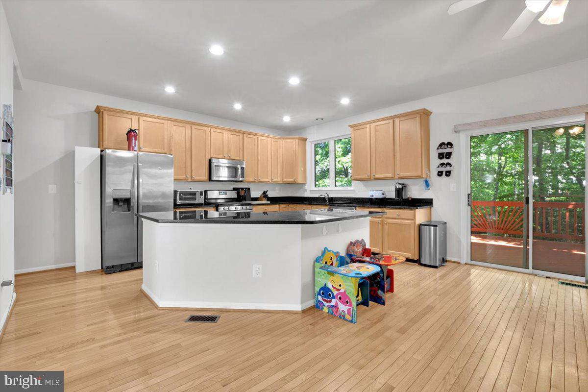 4229 TRUMBO CT, FAIRFAX, Virginia 22033, 3 Bedrooms Bedrooms, ,2 BathroomsBathrooms,Residential,For sale,4229 TRUMBO CT,VAFX2240460 MLS # VAFX2240460
