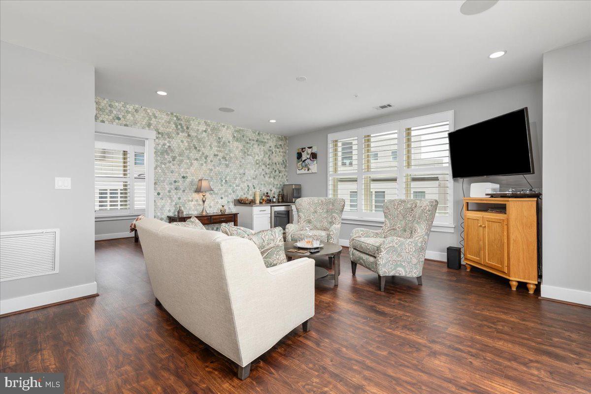 101 DYER CT, HERNDON, Virginia 20170, 4 Bedrooms Bedrooms, ,3 BathroomsBathrooms,Residential,For sale,101 DYER CT,VAFX2240516 MLS # VAFX2240516