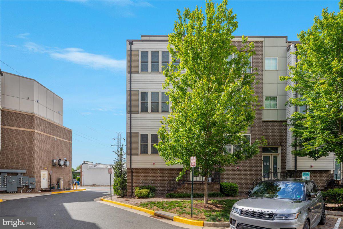 101 DYER CT, HERNDON, Virginia 20170, 4 Bedrooms Bedrooms, ,3 BathroomsBathrooms,Residential,For sale,101 DYER CT,VAFX2240516 MLS # VAFX2240516