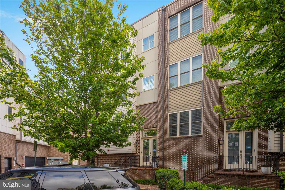 101 DYER CT, HERNDON, Virginia 20170, 4 Bedrooms Bedrooms, ,3 BathroomsBathrooms,Residential,For sale,101 DYER CT,VAFX2240516 MLS # VAFX2240516