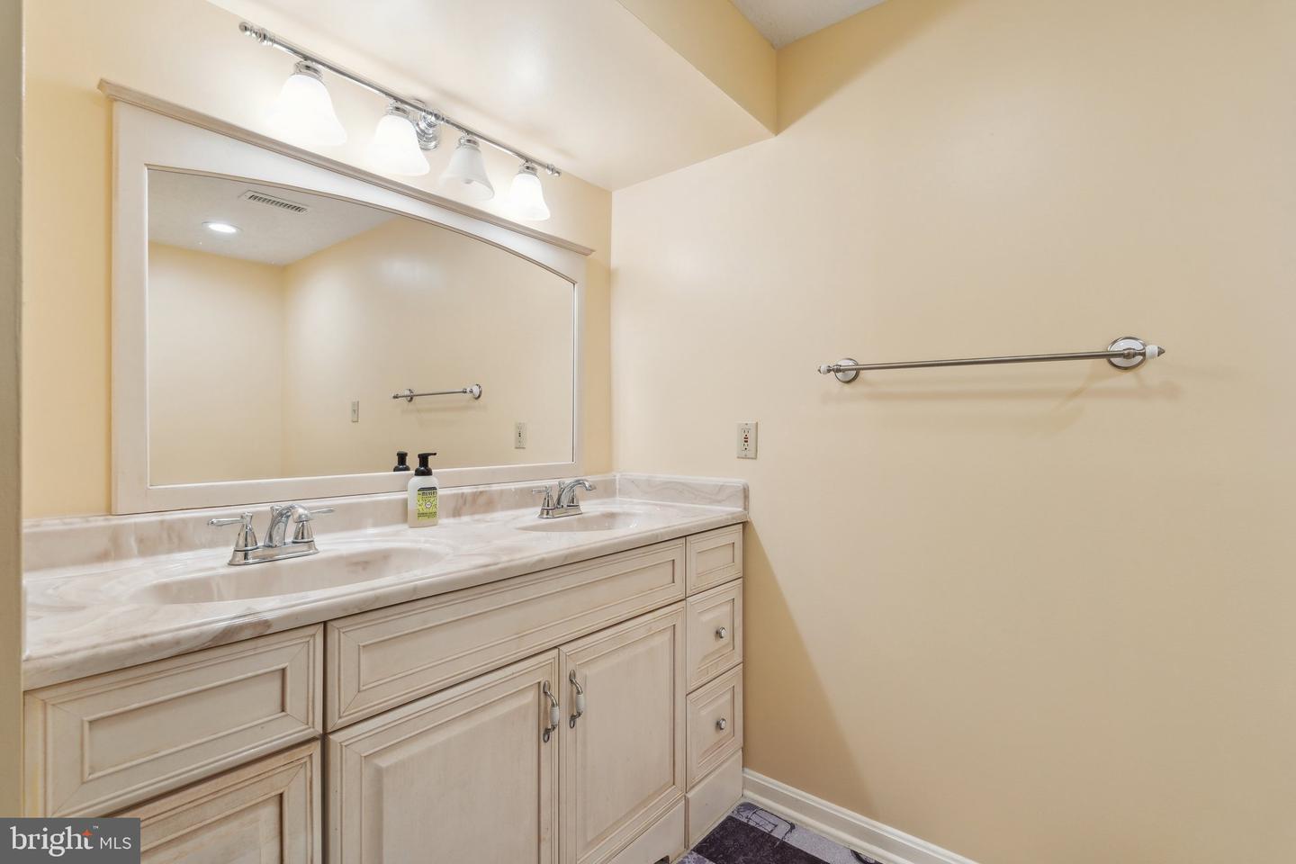 119 HILL VALLEY DR, WINCHESTER, Virginia 22602, 4 Bedrooms Bedrooms, ,3 BathroomsBathrooms,Residential,For sale,119 HILL VALLEY DR,VAFV2034118 MLS # VAFV2034118