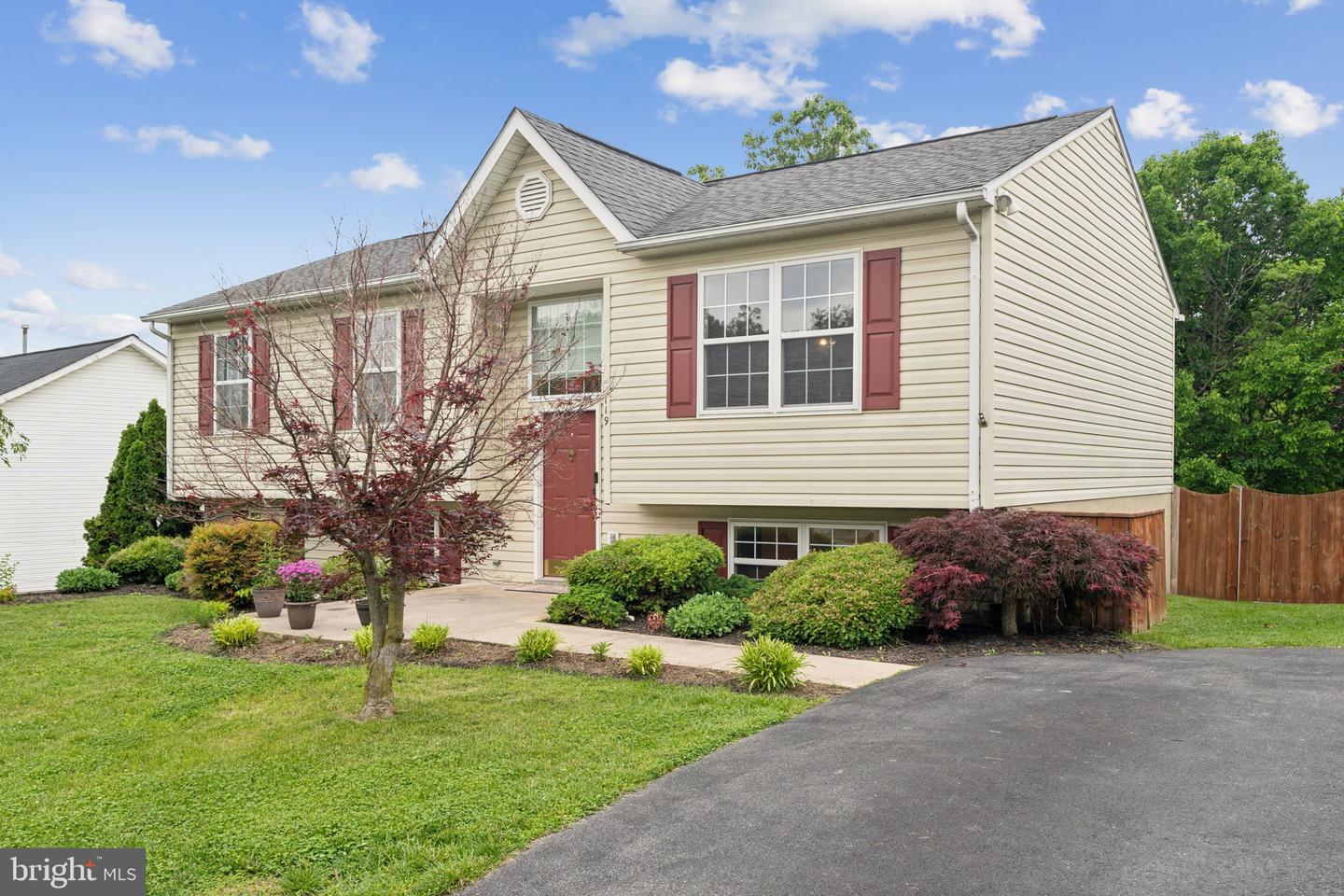 119 HILL VALLEY DR, WINCHESTER, Virginia 22602, 4 Bedrooms Bedrooms, ,3 BathroomsBathrooms,Residential,For sale,119 HILL VALLEY DR,VAFV2034118 MLS # VAFV2034118