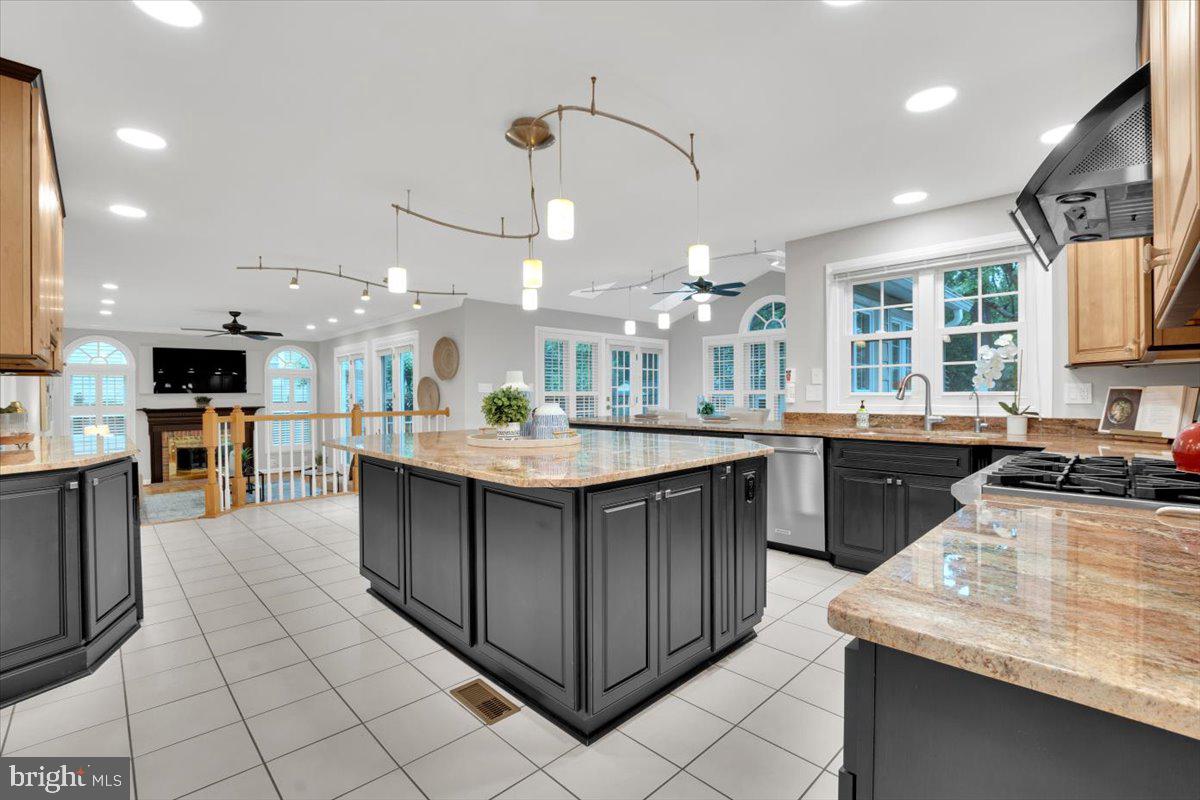 6014 MARILYN DR, ALEXANDRIA, Virginia 22310, 4 Bedrooms Bedrooms, ,4 BathroomsBathrooms,Residential,For sale,6014 MARILYN DR,VAFX2240554 MLS # VAFX2240554