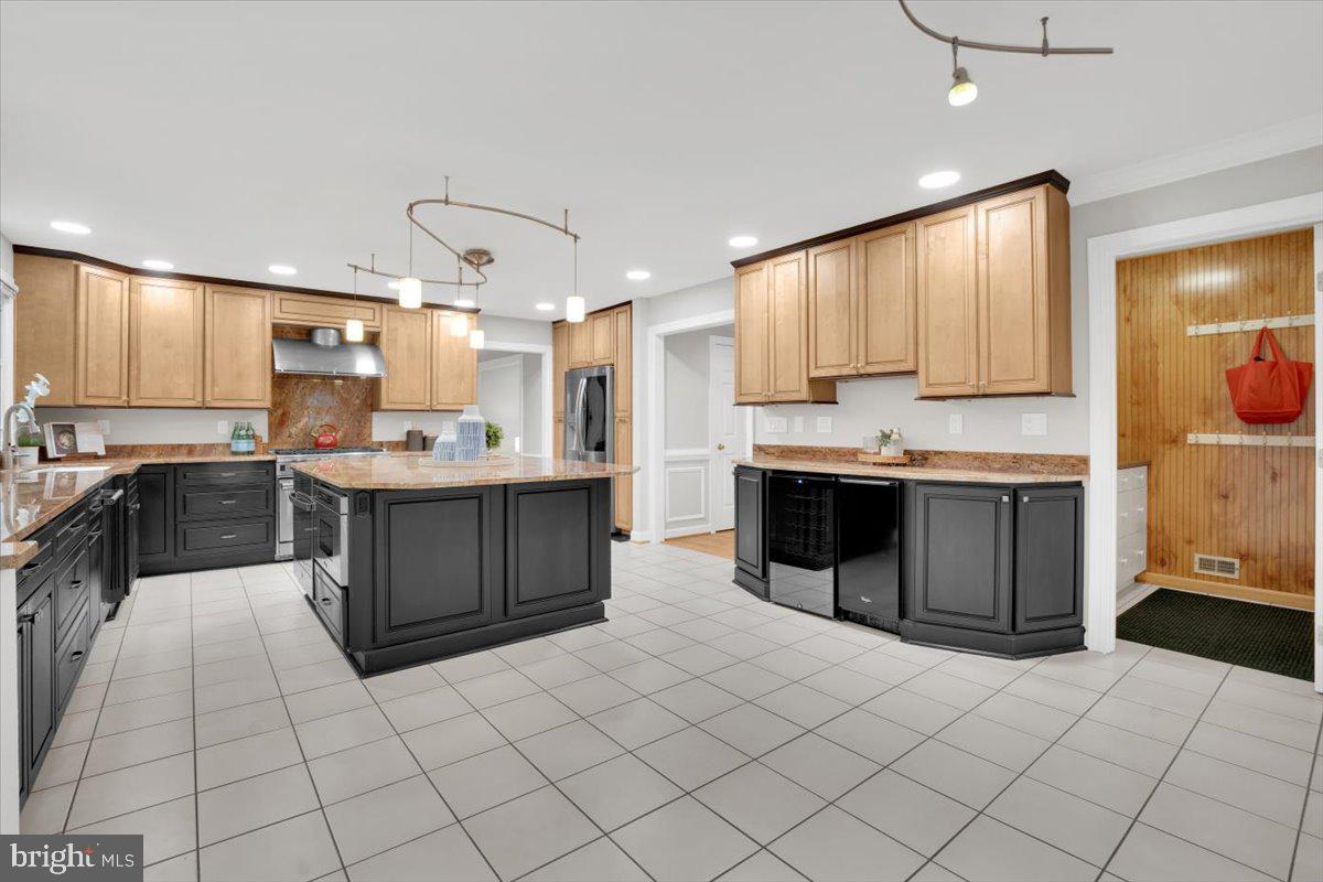 6014 MARILYN DR, ALEXANDRIA, Virginia 22310, 4 Bedrooms Bedrooms, ,4 BathroomsBathrooms,Residential,For sale,6014 MARILYN DR,VAFX2240554 MLS # VAFX2240554
