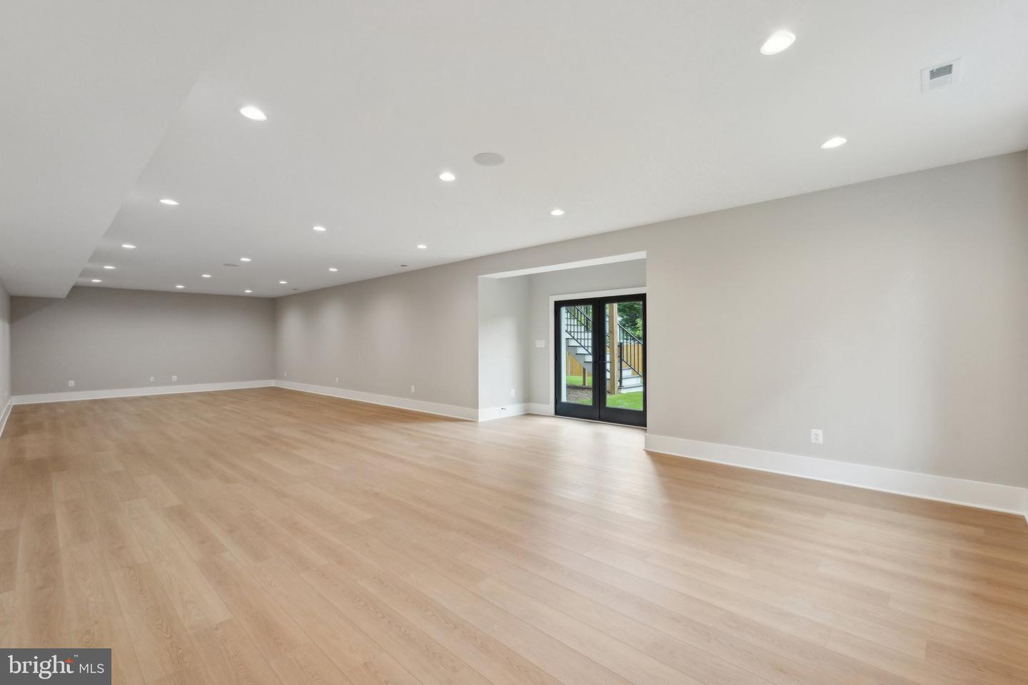1609 WOODMOOR LN, MCLEAN, Virginia 22101, 7 Bedrooms Bedrooms, ,7 BathroomsBathrooms,Residential,For sale,1609 WOODMOOR LN,VAFX2240362 MLS # VAFX2240362