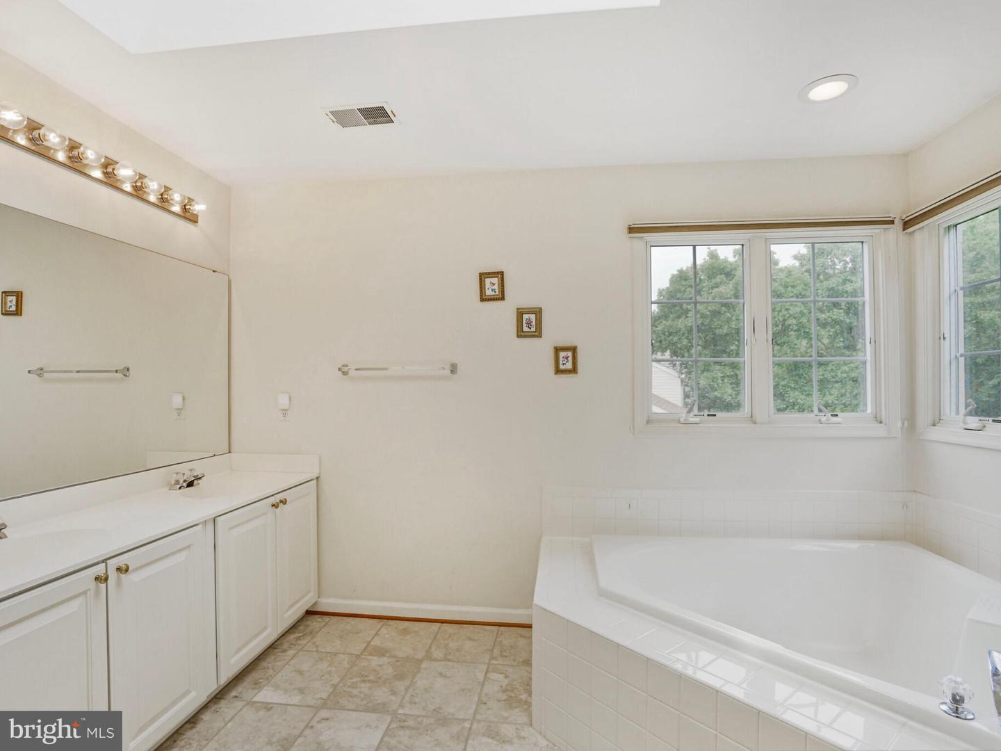 6836 CORDER LN, LORTON, Virginia 22079, 5 Bedrooms Bedrooms, ,3 BathroomsBathrooms,Residential,For sale,6836 CORDER LN,VAFX2240528 MLS # VAFX2240528