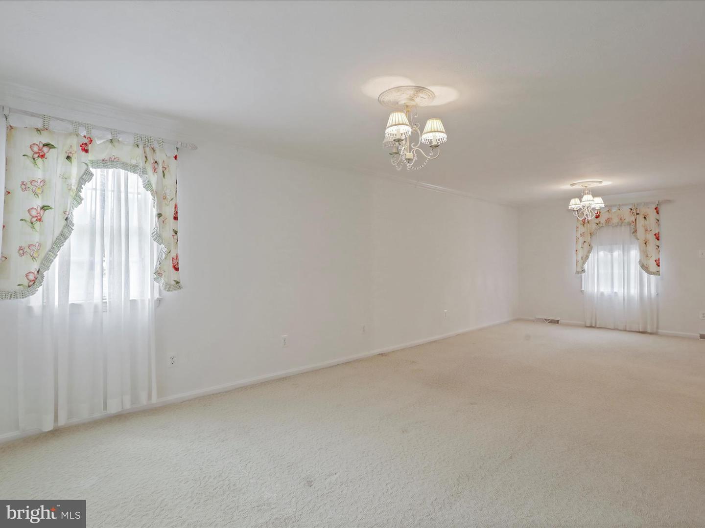 137 S RIVER RD, FRONT ROYAL, Virginia 22630, 3 Bedrooms Bedrooms, ,2 BathroomsBathrooms,Residential,For sale,137 S RIVER RD,VAWR2011146 MLS # VAWR2011146