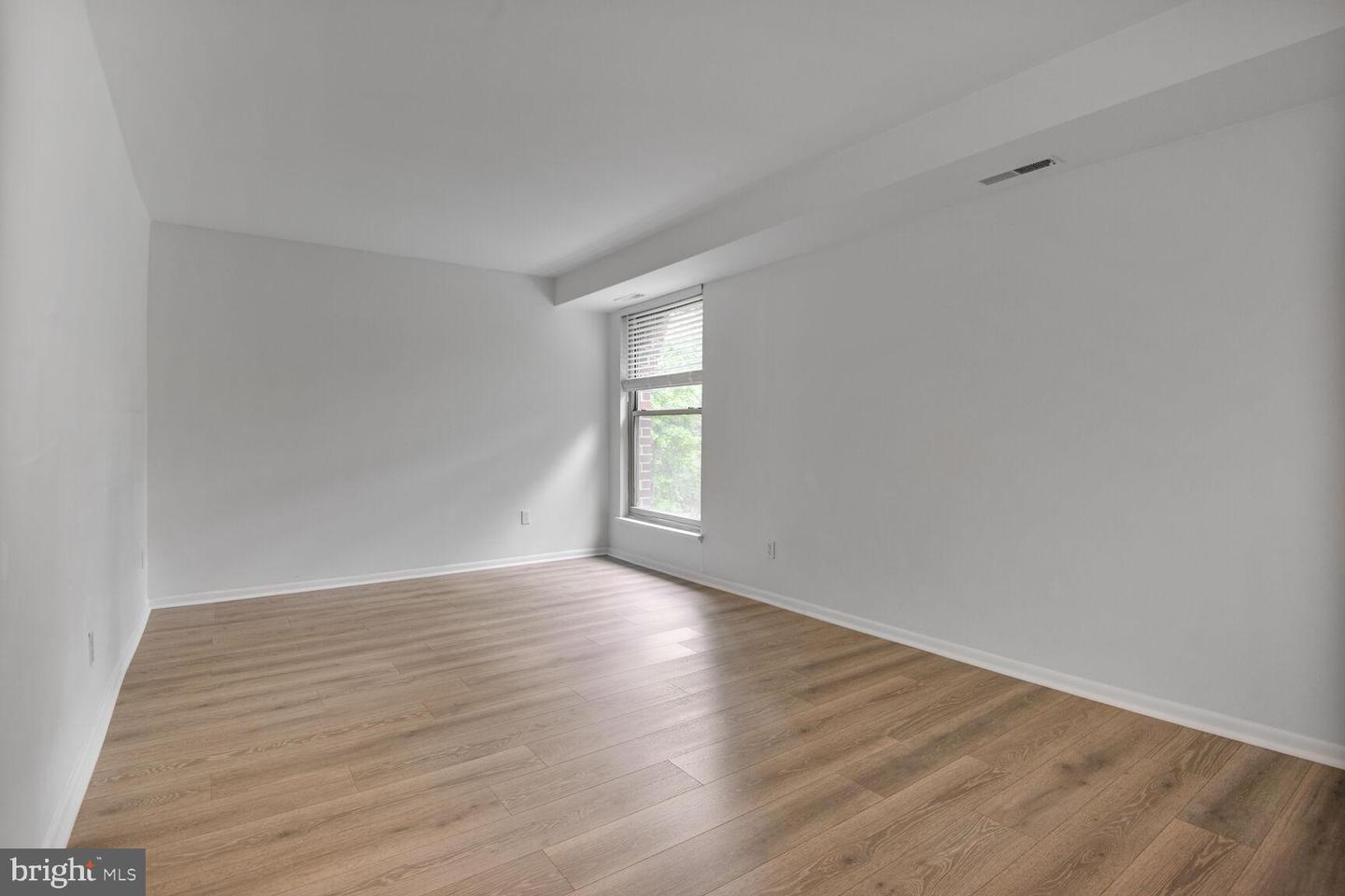 3320 WOODBURN VILLAGE DR #32, ANNANDALE, Virginia 22003, 3 Bedrooms Bedrooms, ,2 BathroomsBathrooms,Residential,For sale,3320 WOODBURN VILLAGE DR #32,VAFX2240752 MLS # VAFX2240752