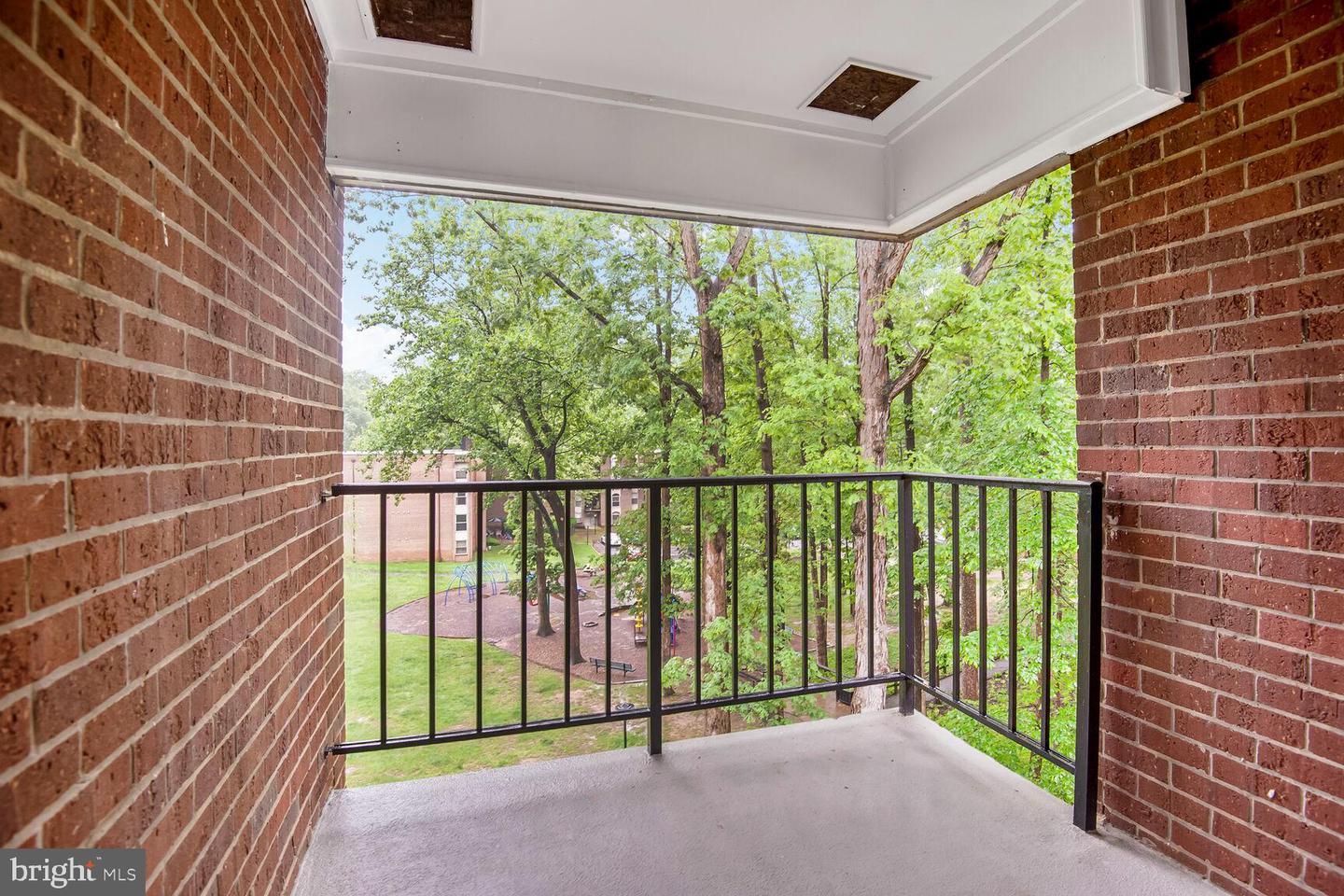3320 WOODBURN VILLAGE DR #32, ANNANDALE, Virginia 22003, 3 Bedrooms Bedrooms, ,2 BathroomsBathrooms,Residential,For sale,3320 WOODBURN VILLAGE DR #32,VAFX2240752 MLS # VAFX2240752