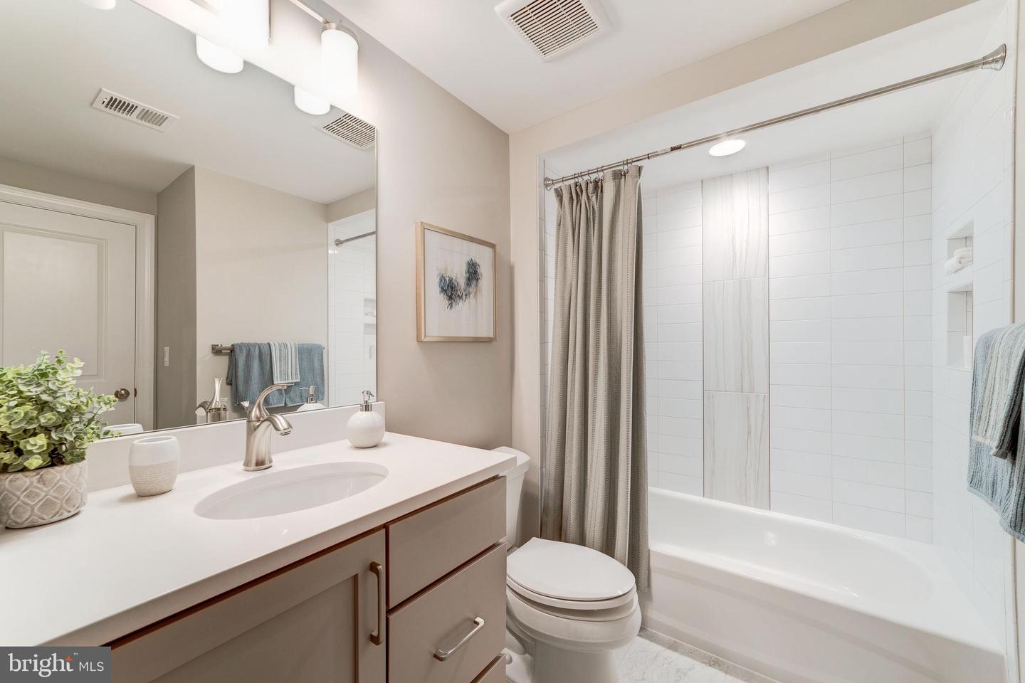 390 STILL POND RUN, GREAT FALLS, Virginia 22066, 6 Bedrooms Bedrooms, ,7 BathroomsBathrooms,Residential,For sale,390 STILL POND RUN,VAFX2240638 MLS # VAFX2240638