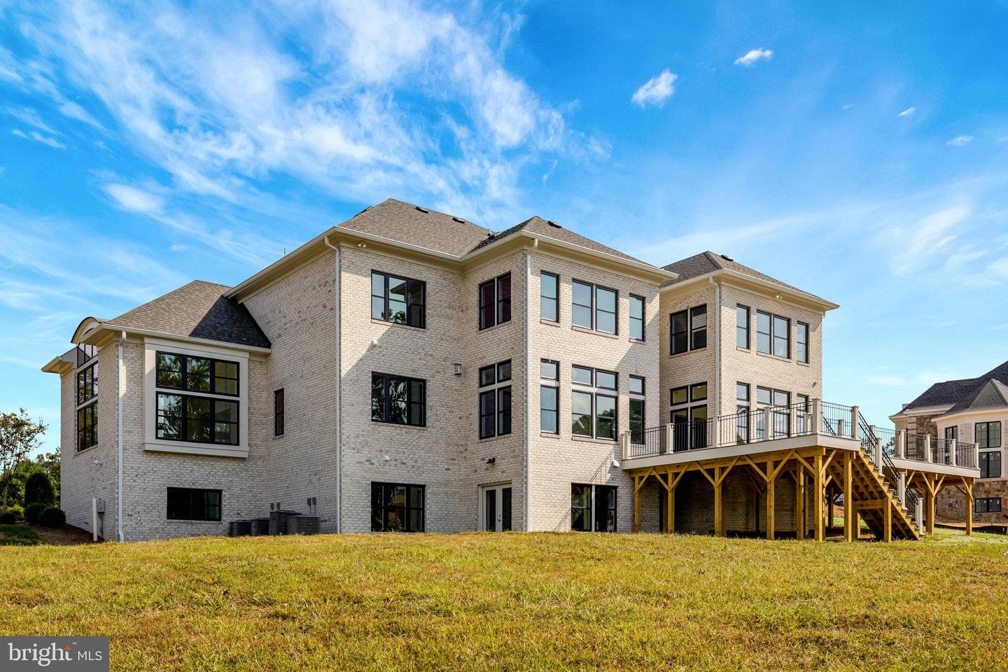 390 STILL POND RUN, GREAT FALLS, Virginia 22066, 6 Bedrooms Bedrooms, ,7 BathroomsBathrooms,Residential,For sale,390 STILL POND RUN,VAFX2240638 MLS # VAFX2240638