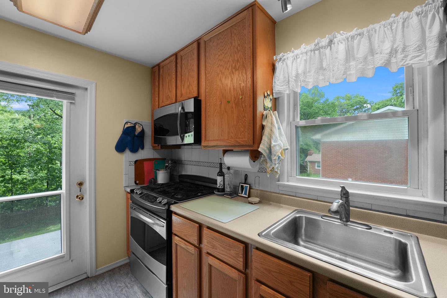 14321 BISMARK AVE, WOODBRIDGE, Virginia 22193, 3 Bedrooms Bedrooms, ,2 BathroomsBathrooms,Residential,For sale,14321 BISMARK AVE,VAPW2094614 MLS # VAPW2094614