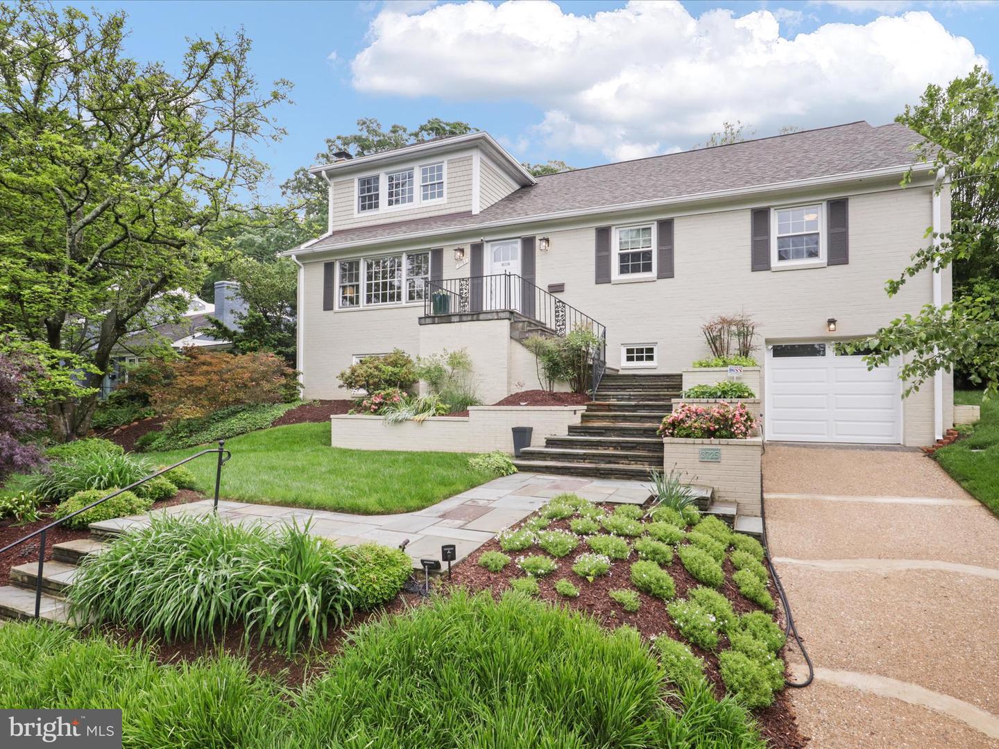 3725 N DELAWARE ST, ARLINGTON, Virginia 22207, 5 Bedrooms Bedrooms, ,3 BathroomsBathrooms,Residential,For sale,3725 N DELAWARE ST,VAAR2057466 MLS # VAAR2057466