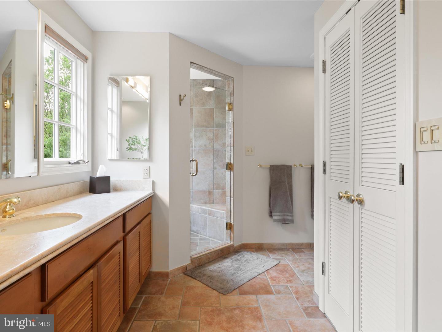 3725 N DELAWARE ST, ARLINGTON, Virginia 22207, 5 Bedrooms Bedrooms, ,3 BathroomsBathrooms,Residential,For sale,3725 N DELAWARE ST,VAAR2057466 MLS # VAAR2057466