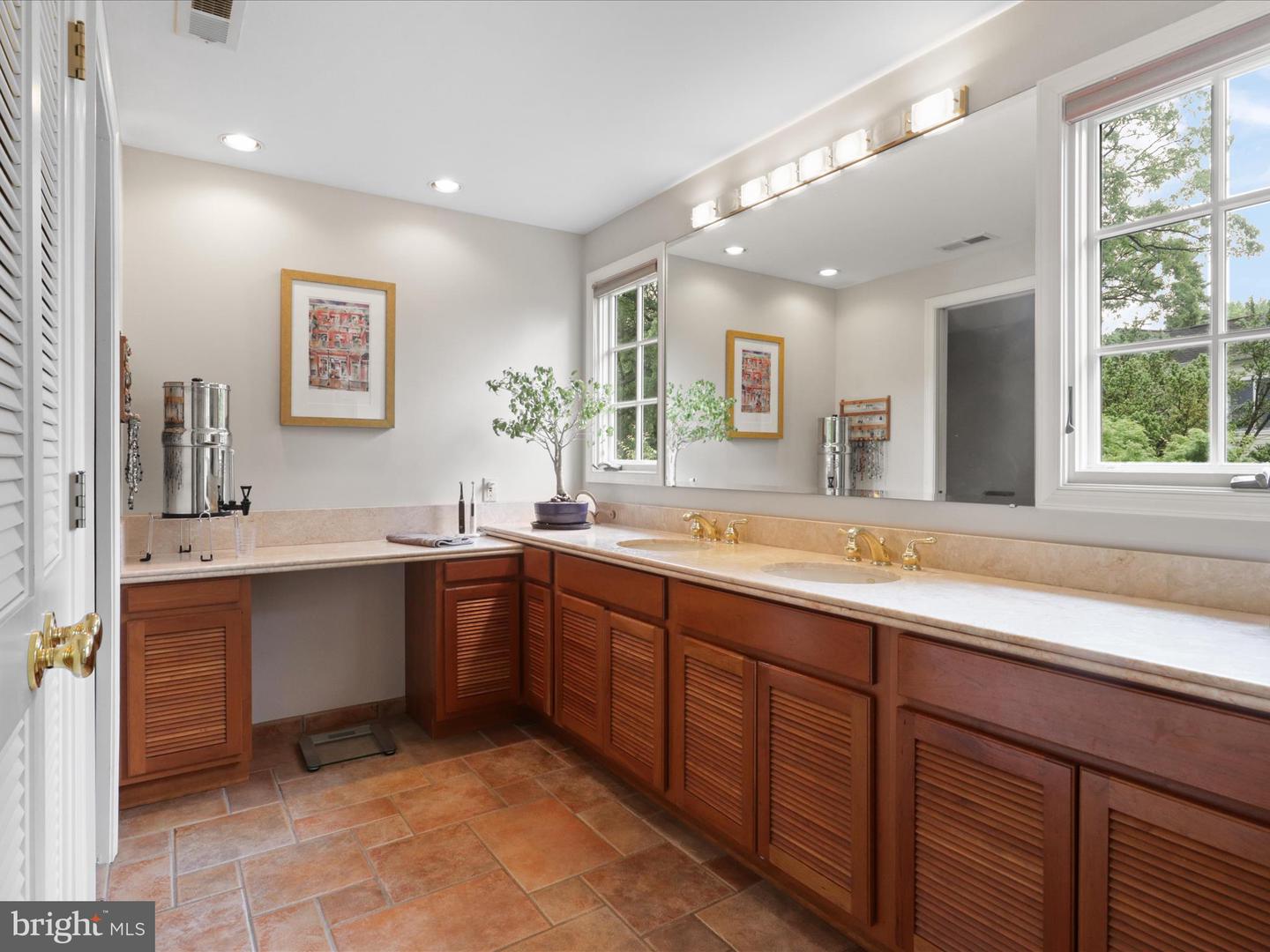 3725 N DELAWARE ST, ARLINGTON, Virginia 22207, 5 Bedrooms Bedrooms, ,3 BathroomsBathrooms,Residential,For sale,3725 N DELAWARE ST,VAAR2057466 MLS # VAAR2057466