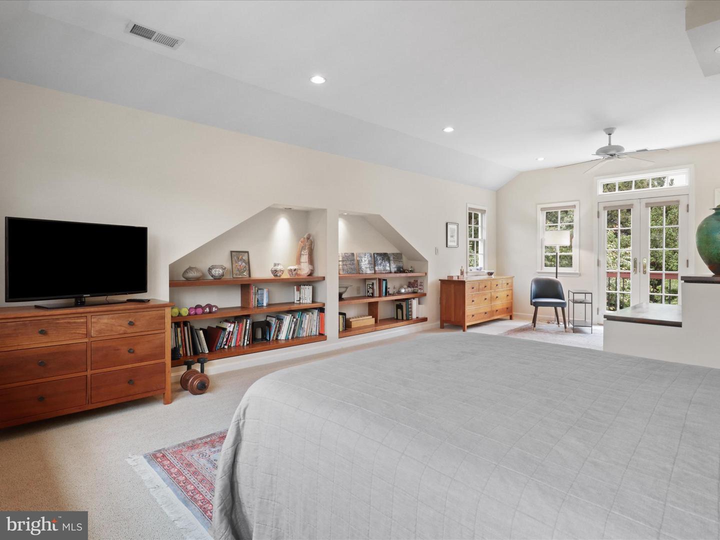 3725 N DELAWARE ST, ARLINGTON, Virginia 22207, 5 Bedrooms Bedrooms, ,3 BathroomsBathrooms,Residential,For sale,3725 N DELAWARE ST,VAAR2057466 MLS # VAAR2057466