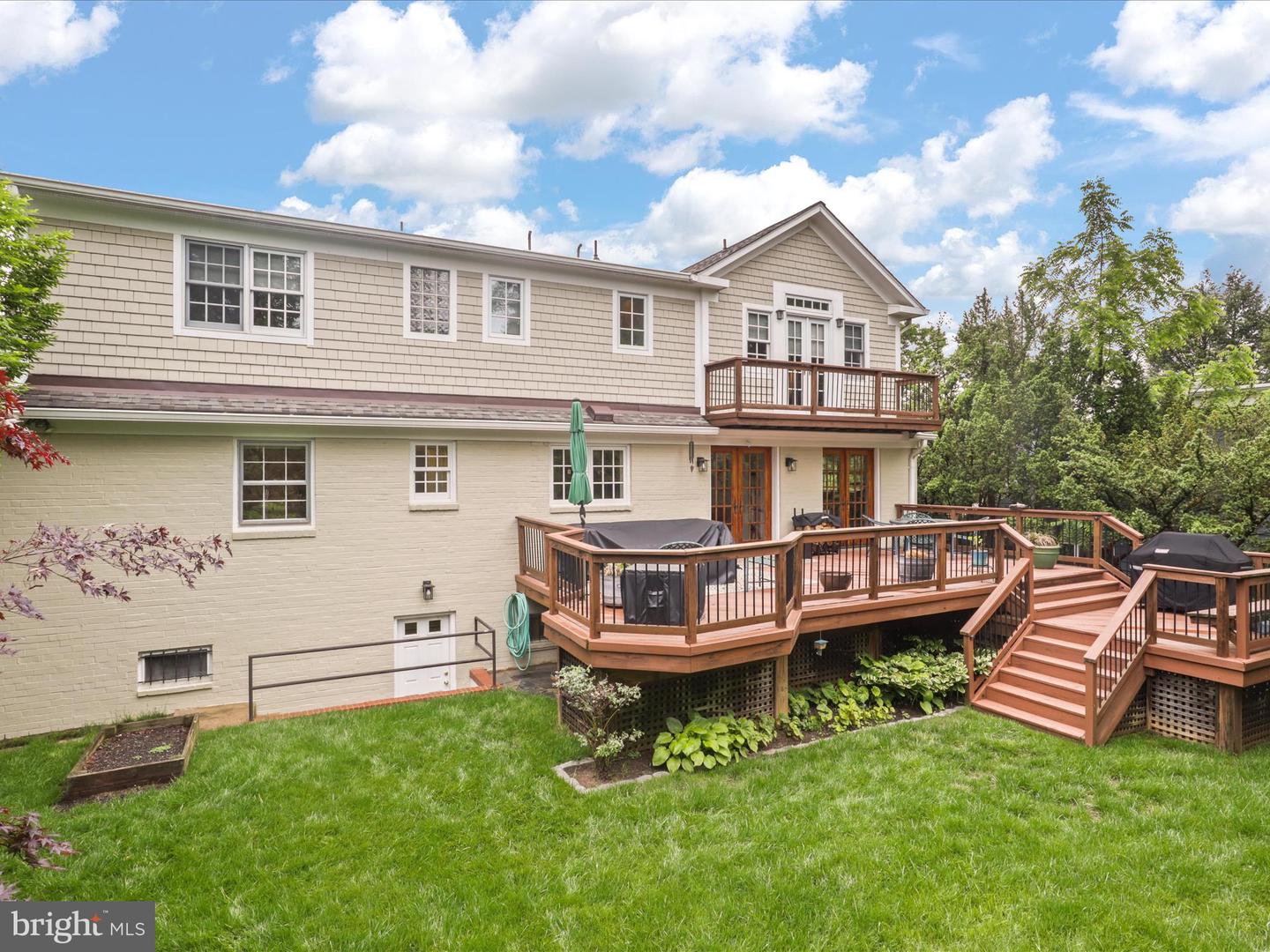 3725 N DELAWARE ST, ARLINGTON, Virginia 22207, 5 Bedrooms Bedrooms, ,3 BathroomsBathrooms,Residential,For sale,3725 N DELAWARE ST,VAAR2057466 MLS # VAAR2057466