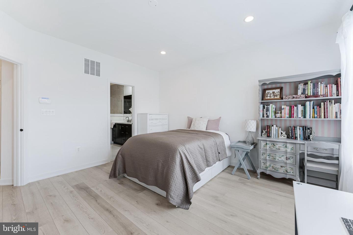1974 ROLAND CLARKE PL, RESTON, Virginia 20191, 3 Bedrooms Bedrooms, ,3 BathroomsBathrooms,Residential,For sale,1974 ROLAND CLARKE PL,VAFX2240860 MLS # VAFX2240860