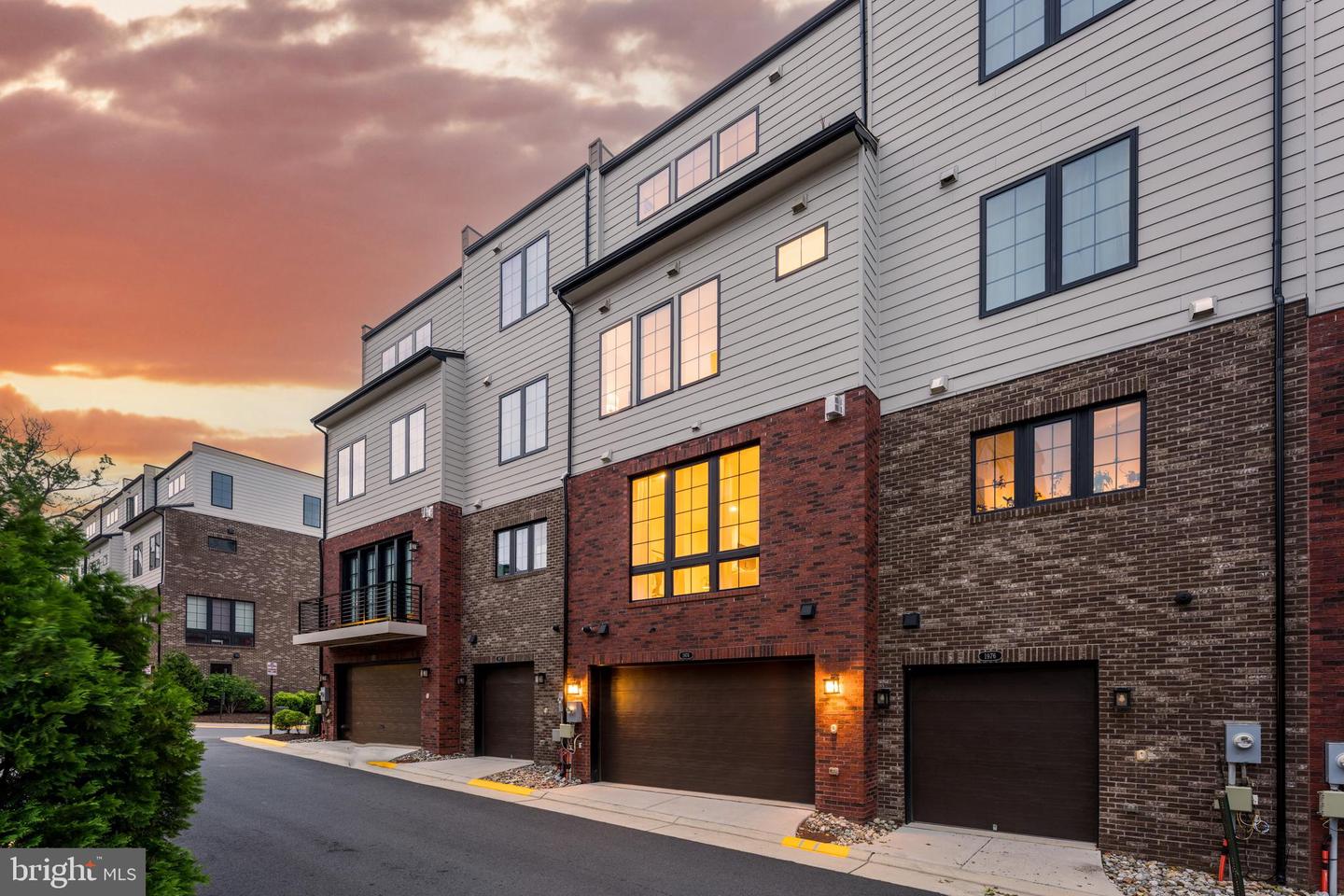 1974 ROLAND CLARKE PL, RESTON, Virginia 20191, 3 Bedrooms Bedrooms, ,3 BathroomsBathrooms,Residential,For sale,1974 ROLAND CLARKE PL,VAFX2240860 MLS # VAFX2240860