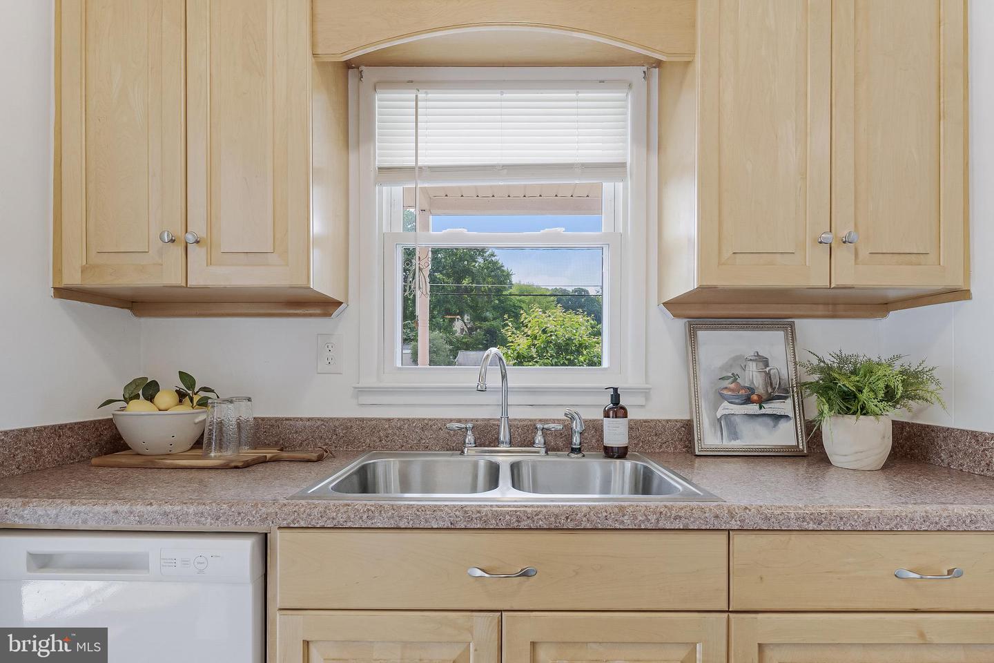 15415 MICHIGAN RD, WOODBRIDGE, Virginia 22191, 3 Bedrooms Bedrooms, 7 Rooms Rooms,1 BathroomBathrooms,Residential,For sale,15415 MICHIGAN RD,VAPW2094656 MLS # VAPW2094656