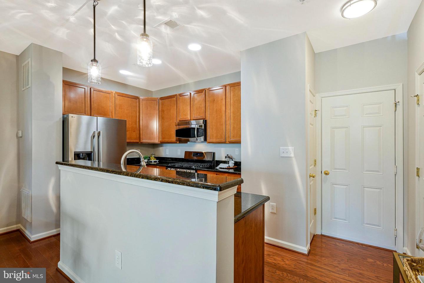6055-A WICKER LN #127, CENTREVILLE, Virginia 20121, 3 Bedrooms Bedrooms, ,2 BathroomsBathrooms,Residential,For sale,6055-A WICKER LN #127,VAFX2240898 MLS # VAFX2240898