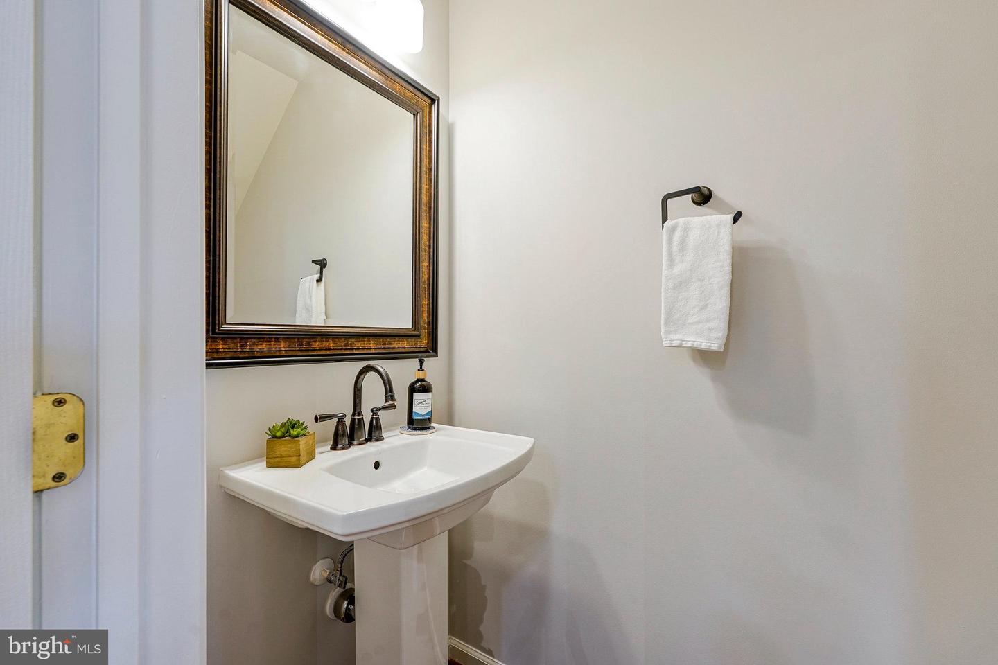 6055-A WICKER LN #127, CENTREVILLE, Virginia 20121, 3 Bedrooms Bedrooms, ,2 BathroomsBathrooms,Residential,For sale,6055-A WICKER LN #127,VAFX2240898 MLS # VAFX2240898