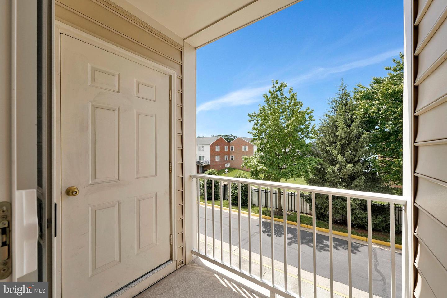 6055-A WICKER LN #127, CENTREVILLE, Virginia 20121, 3 Bedrooms Bedrooms, ,2 BathroomsBathrooms,Residential,For sale,6055-A WICKER LN #127,VAFX2240898 MLS # VAFX2240898