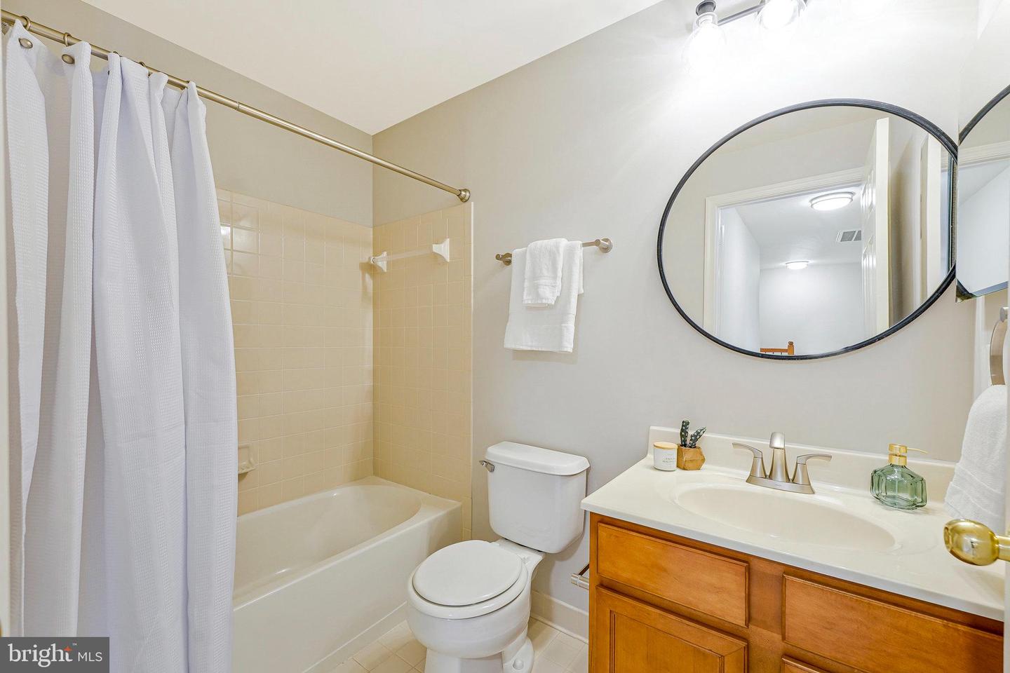 6055-A WICKER LN #127, CENTREVILLE, Virginia 20121, 3 Bedrooms Bedrooms, ,2 BathroomsBathrooms,Residential,For sale,6055-A WICKER LN #127,VAFX2240898 MLS # VAFX2240898
